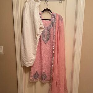 NWOT rich French Lace Indian/pakistani dress, white pants &pure chiffon dupatta